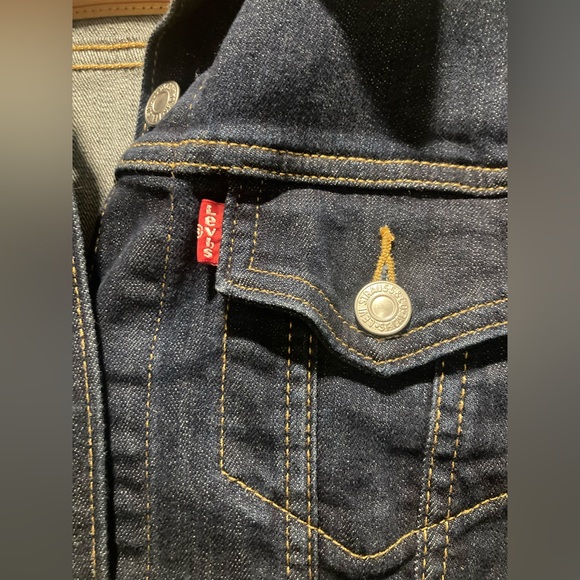 Levi’s dark wash size small Jean jacket - Picture 2 of 10